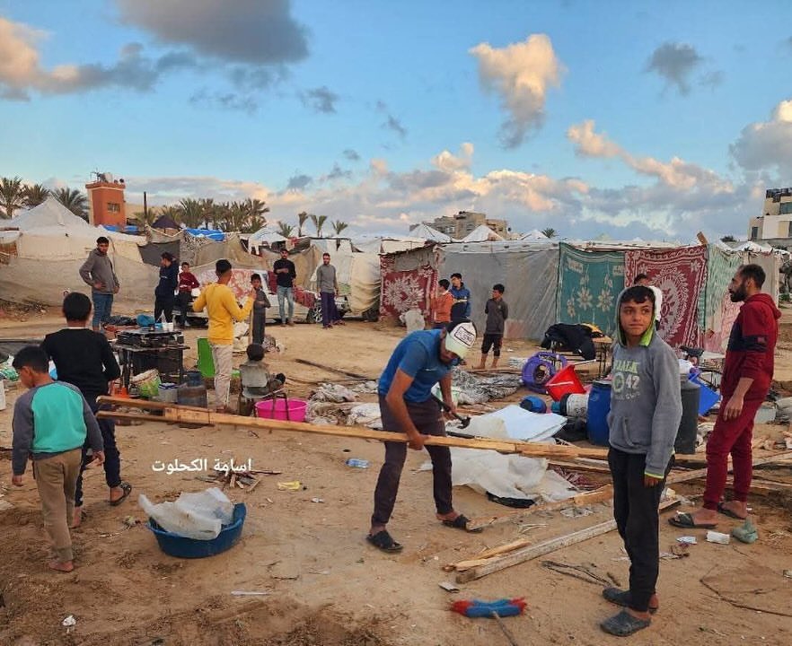 Displaced families in Deir al-Balah prepare to return home