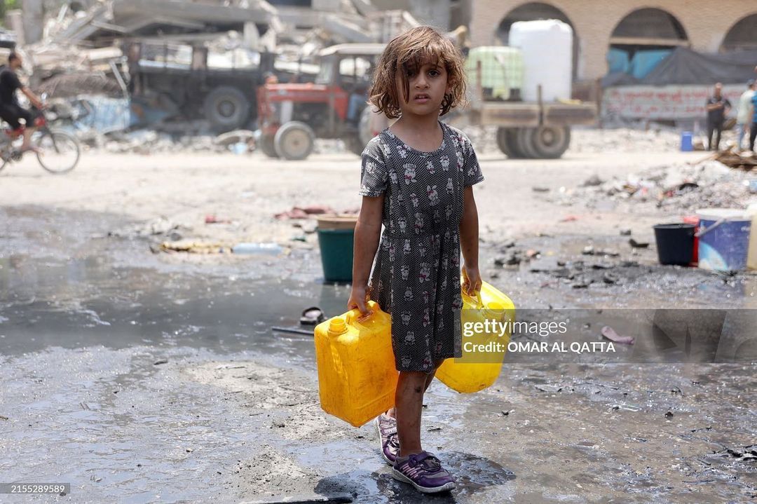 Palestinian girl collects water amid displacement crisis
