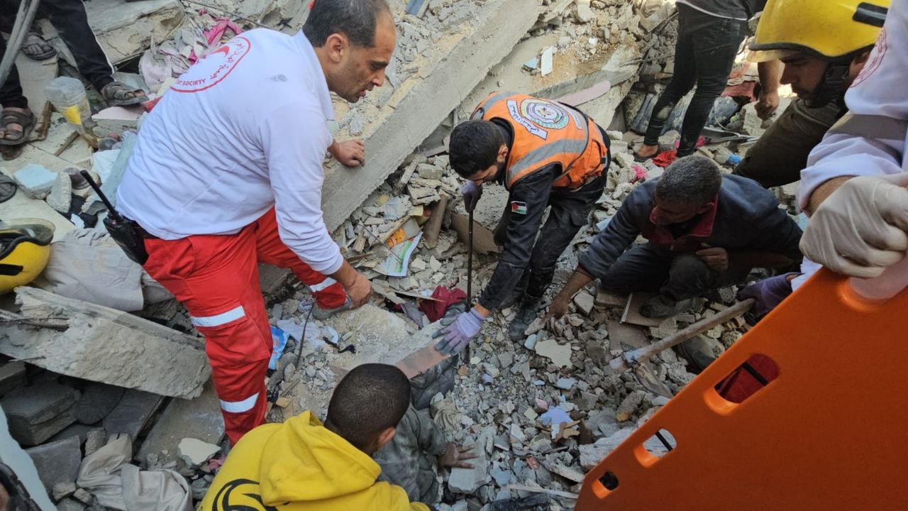 Search and rescue underway for Al-Laham family after Israeli bombing