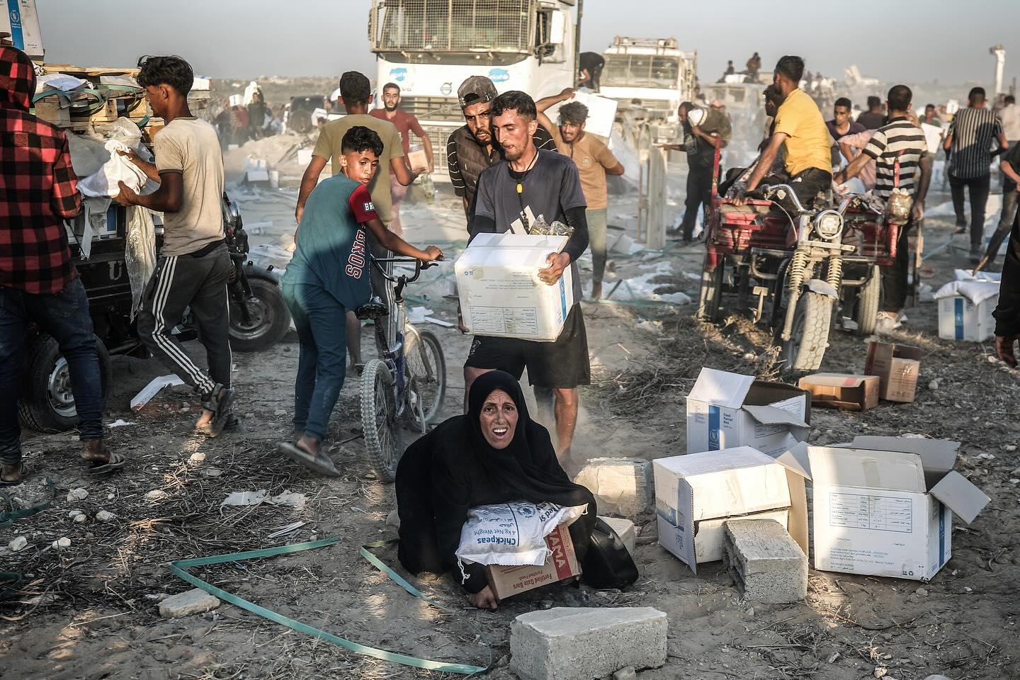 Palestinians Receive Aid Supplies Through Netzarim Corridor Gaza