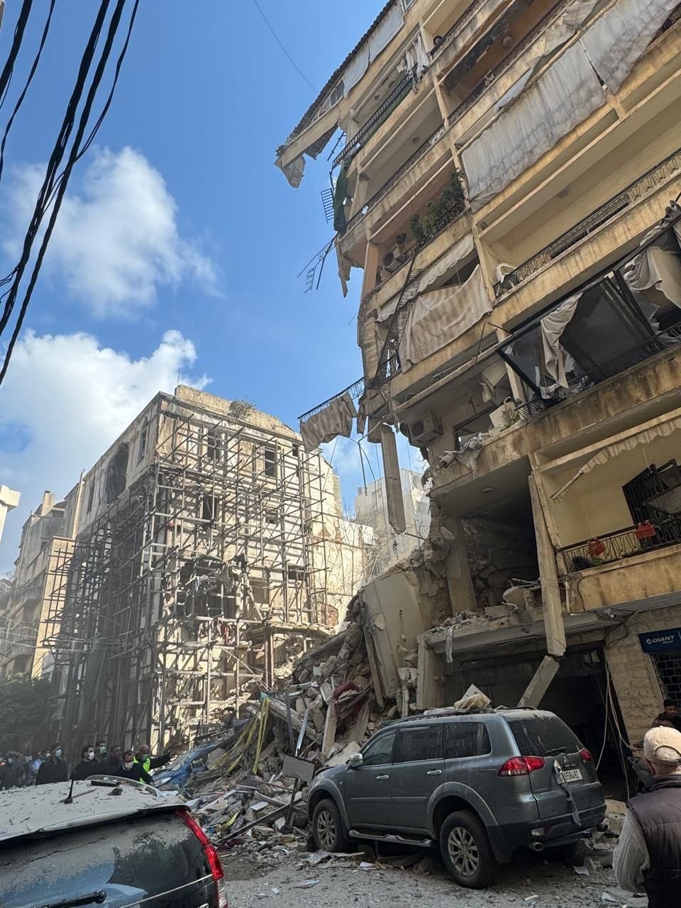 Israel kills injures 300 civilians Lebanon 10 minutes