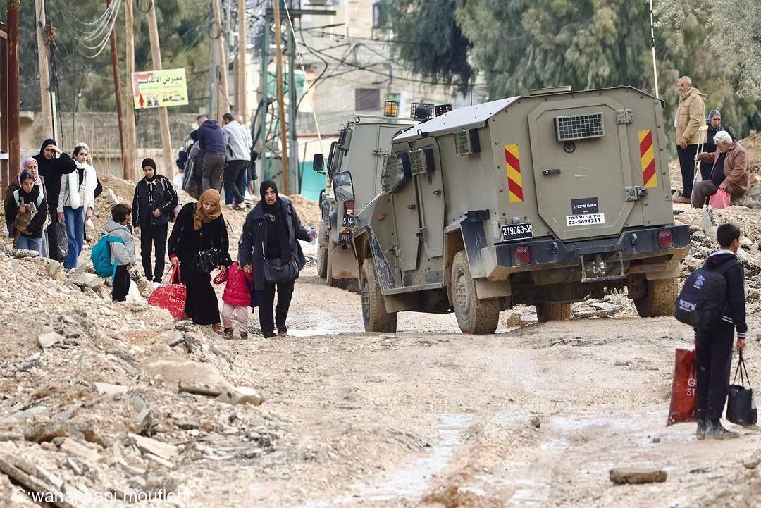 Israeli forces displace Palestinian families from Jenin refugee camp