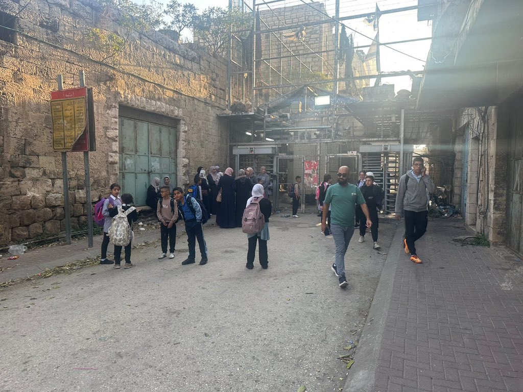 Israeli forces close Hebron checkpoint, disrupting student and teacher access