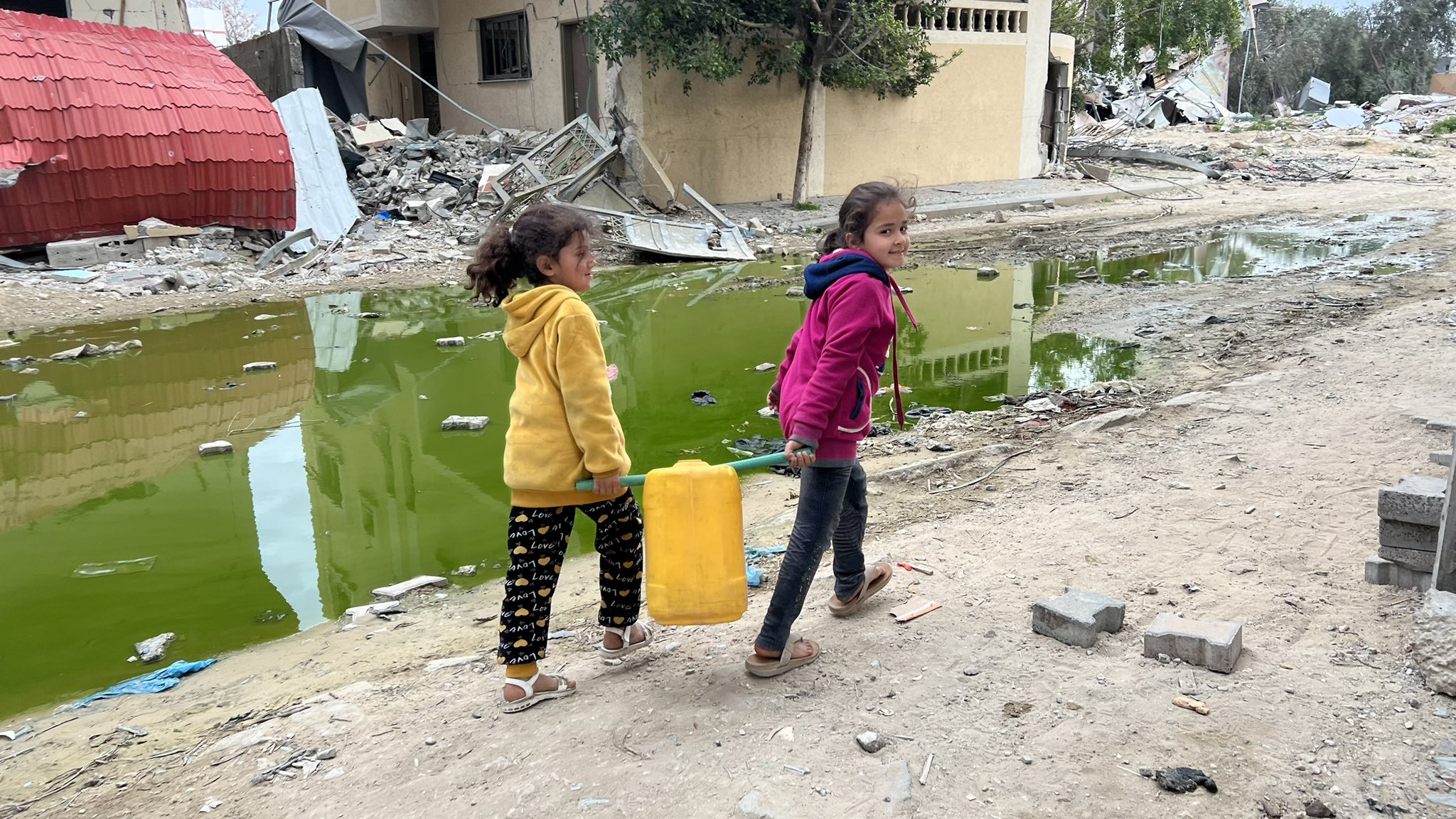 UNRWA Reports 17,000 Orphaned Children in Gaza