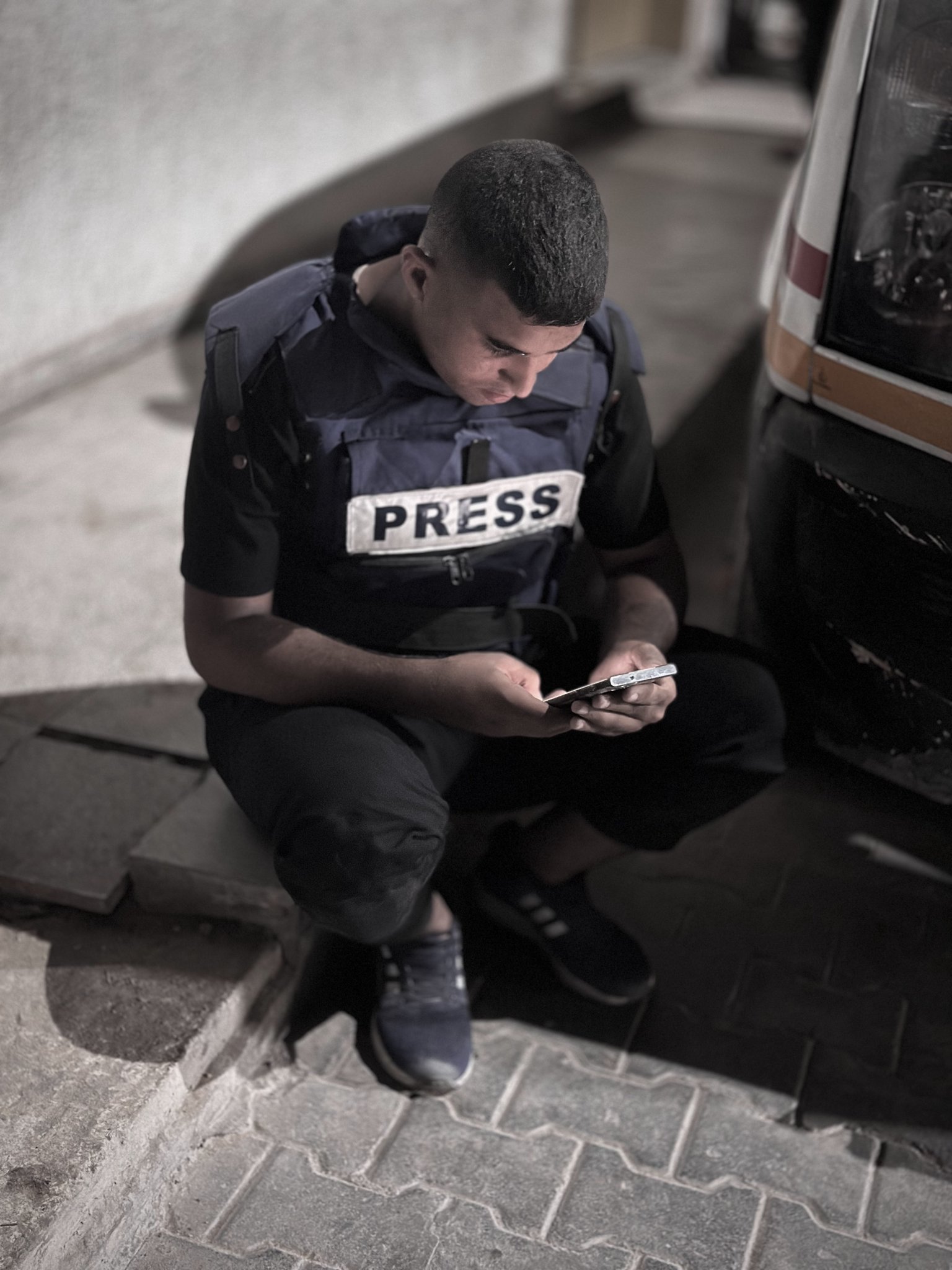 Journalists Cover Difficult Scenes of Conflict in Night Operations