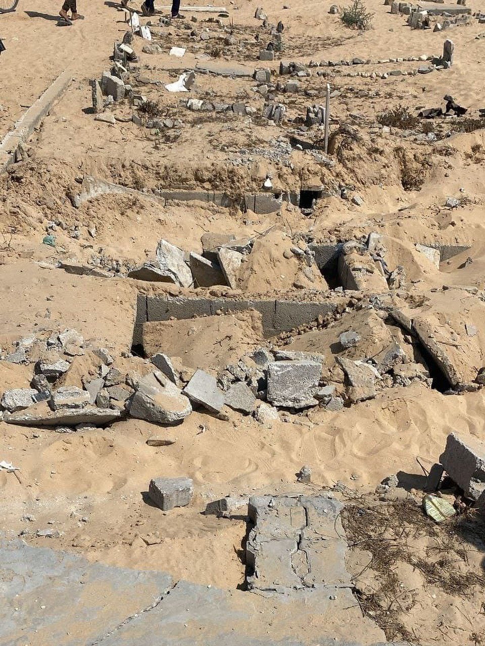 Occupation Forces Desecrate Turkish Cemetery in Khan Younis