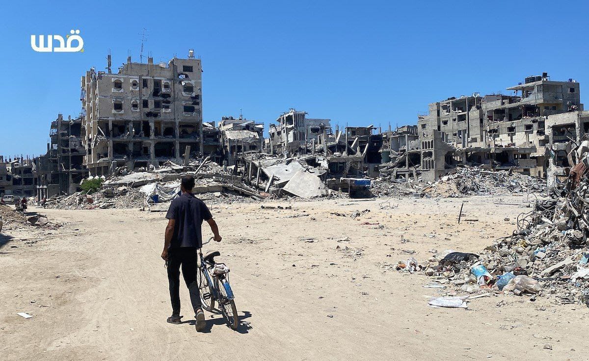Palestinians inspect homes in Al-Shuja’iyya after Israeli invasion