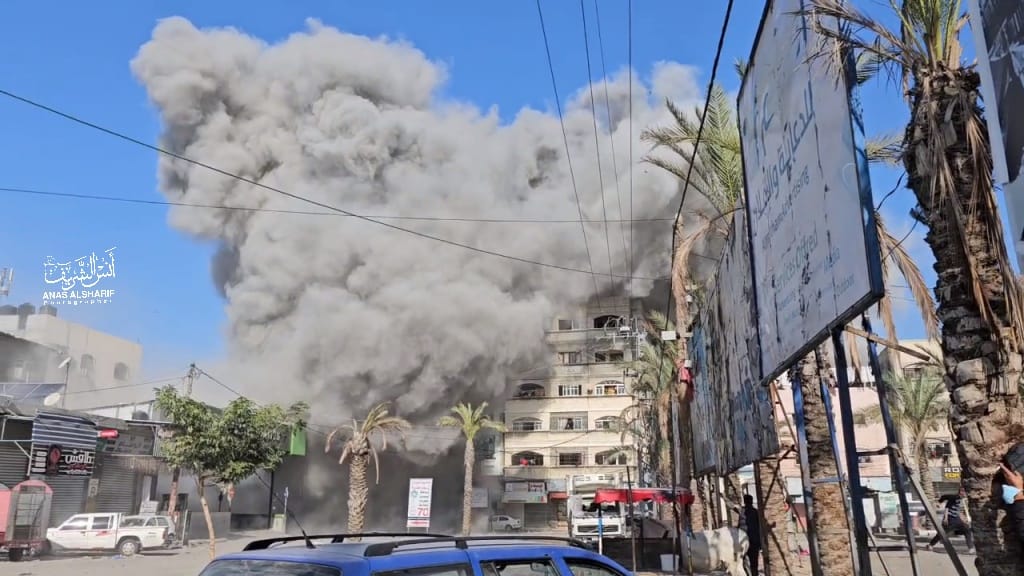 Occupation forces bomb Peace tower in Jabaliya Camp