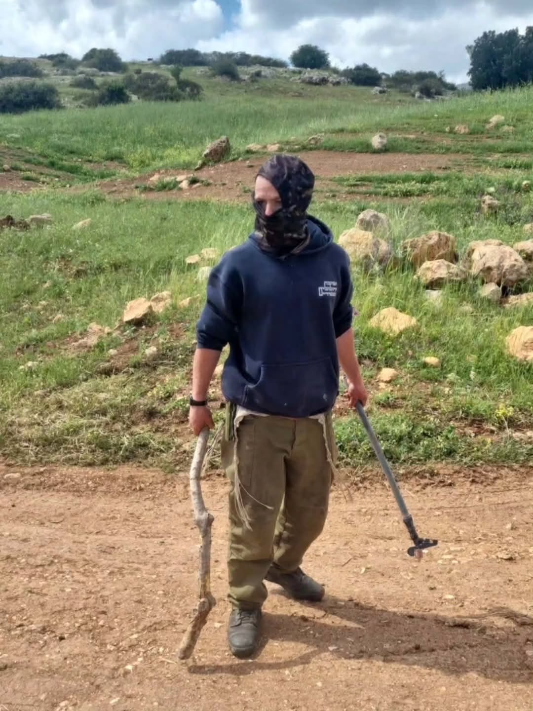 Israeli settlers attack Tayasir village in Jordan Valley, causing injuries and fires