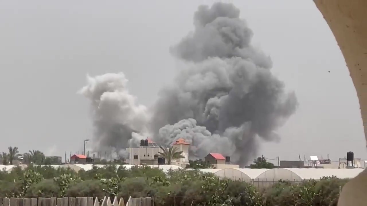 Gaza Subjected to Intensive Incendiary Bombing Campaign