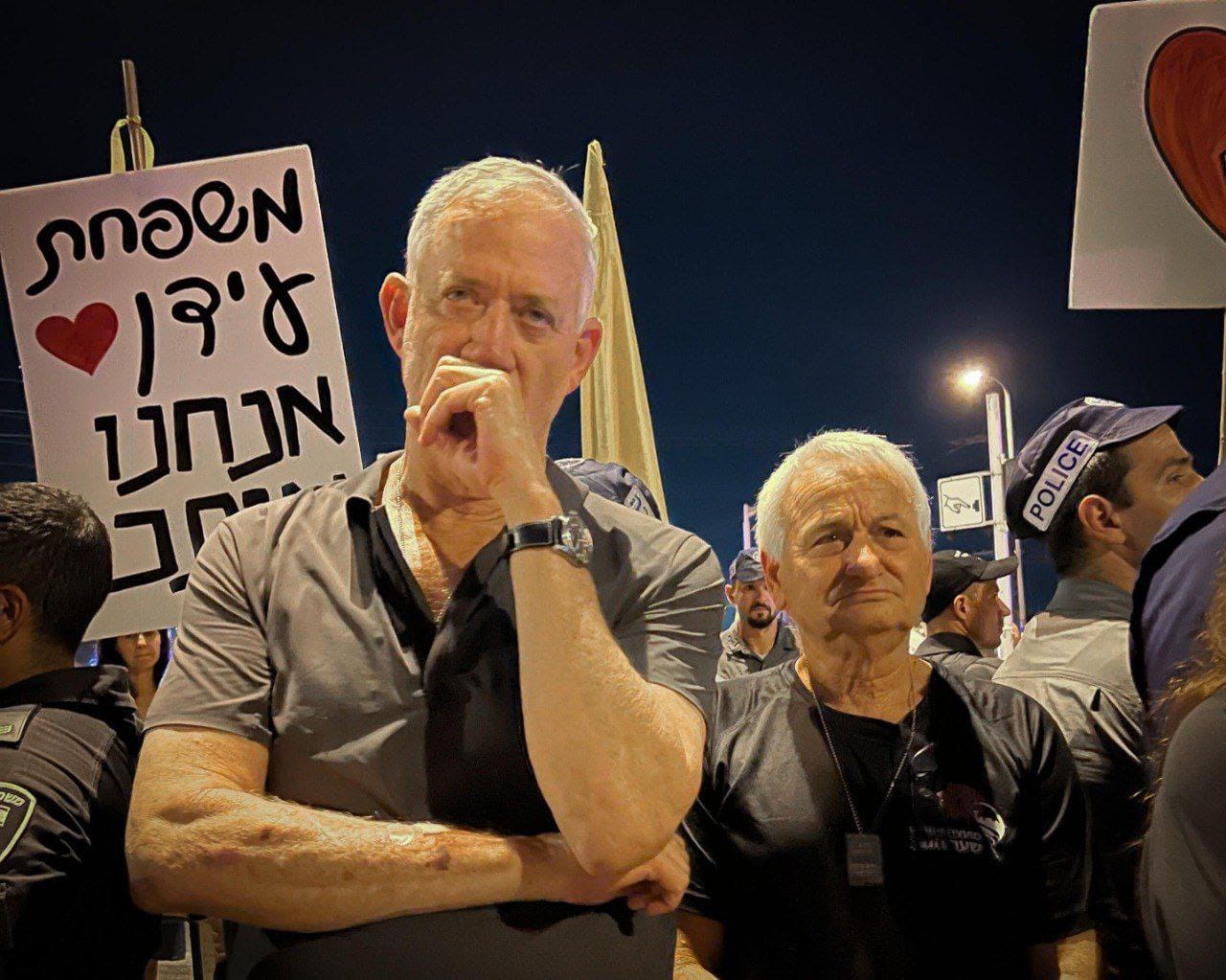 Israeli Defense Minister Gantz Joins Prisoner Swap Protest