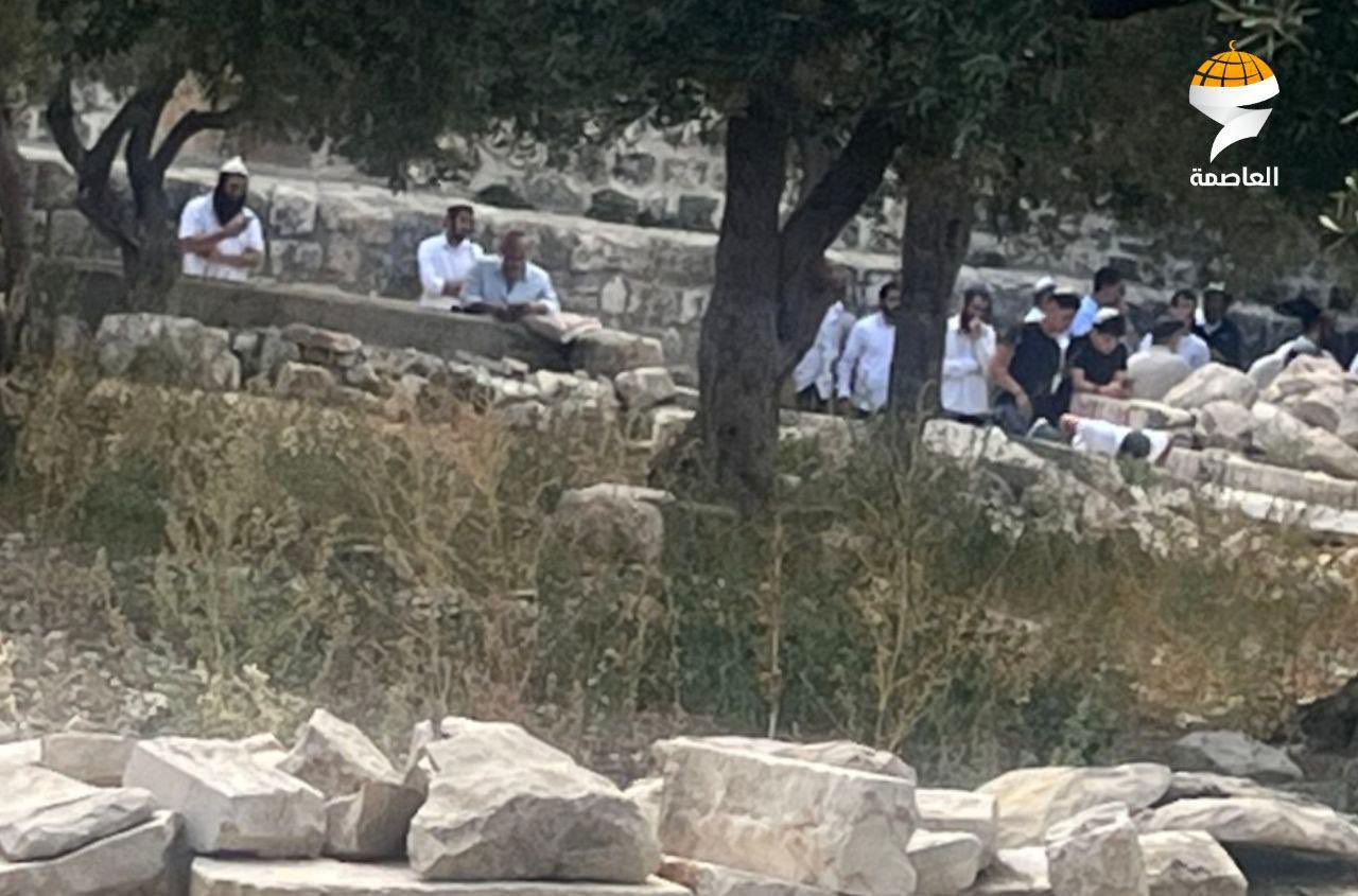 Settlers Storm Al Aqsa Mosque