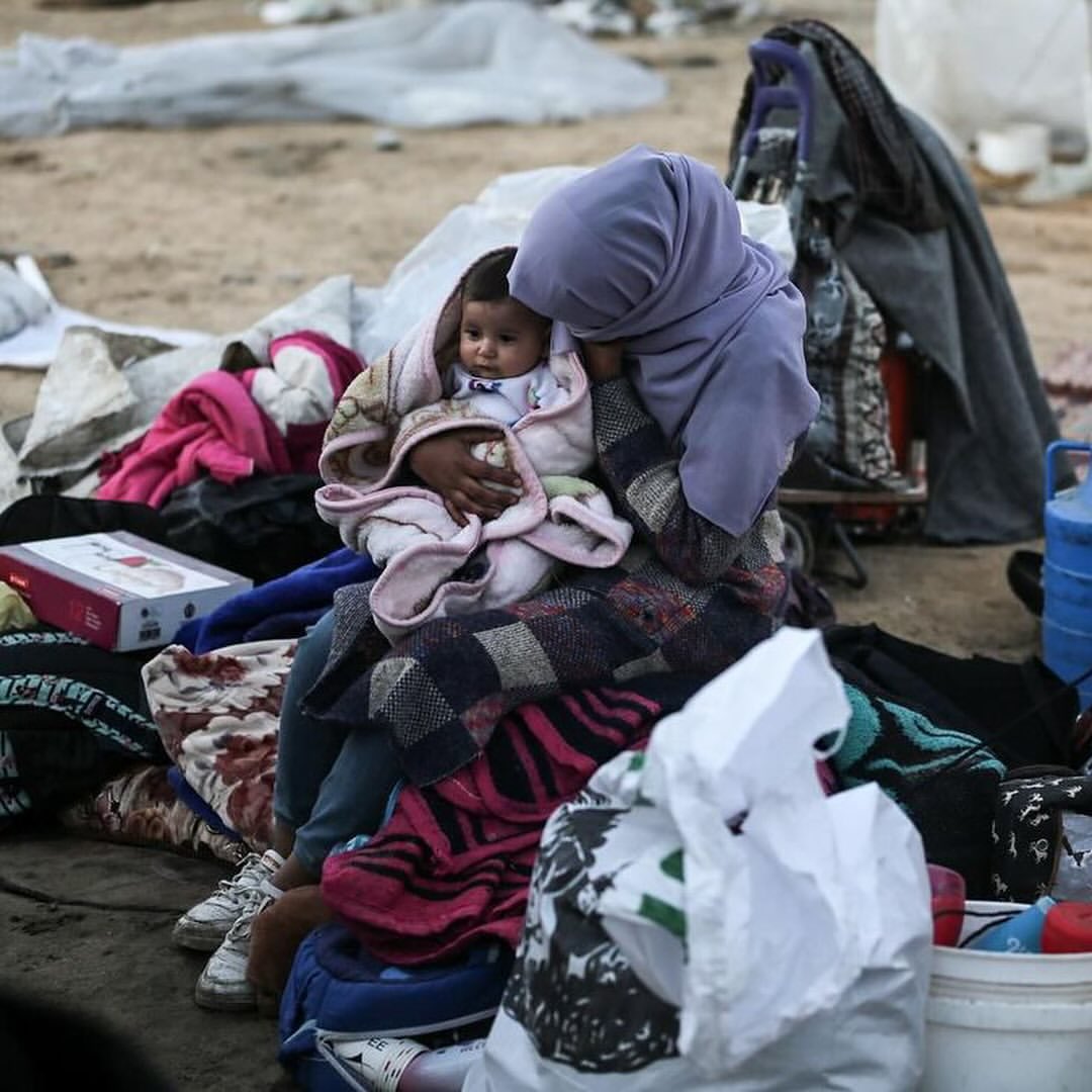 Daily Life Scenes of Displaced Persons in Gaza