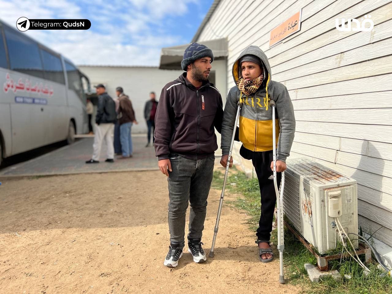 Occupation blocks injured person from crossing Rafah border