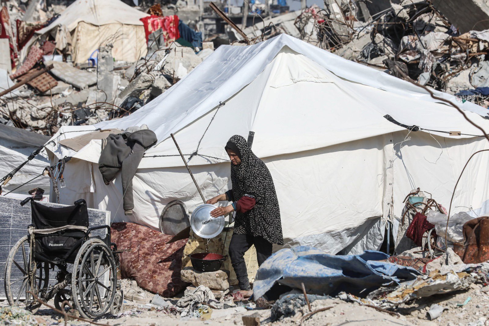 Gaza residents rebuilding shelters amid destruction