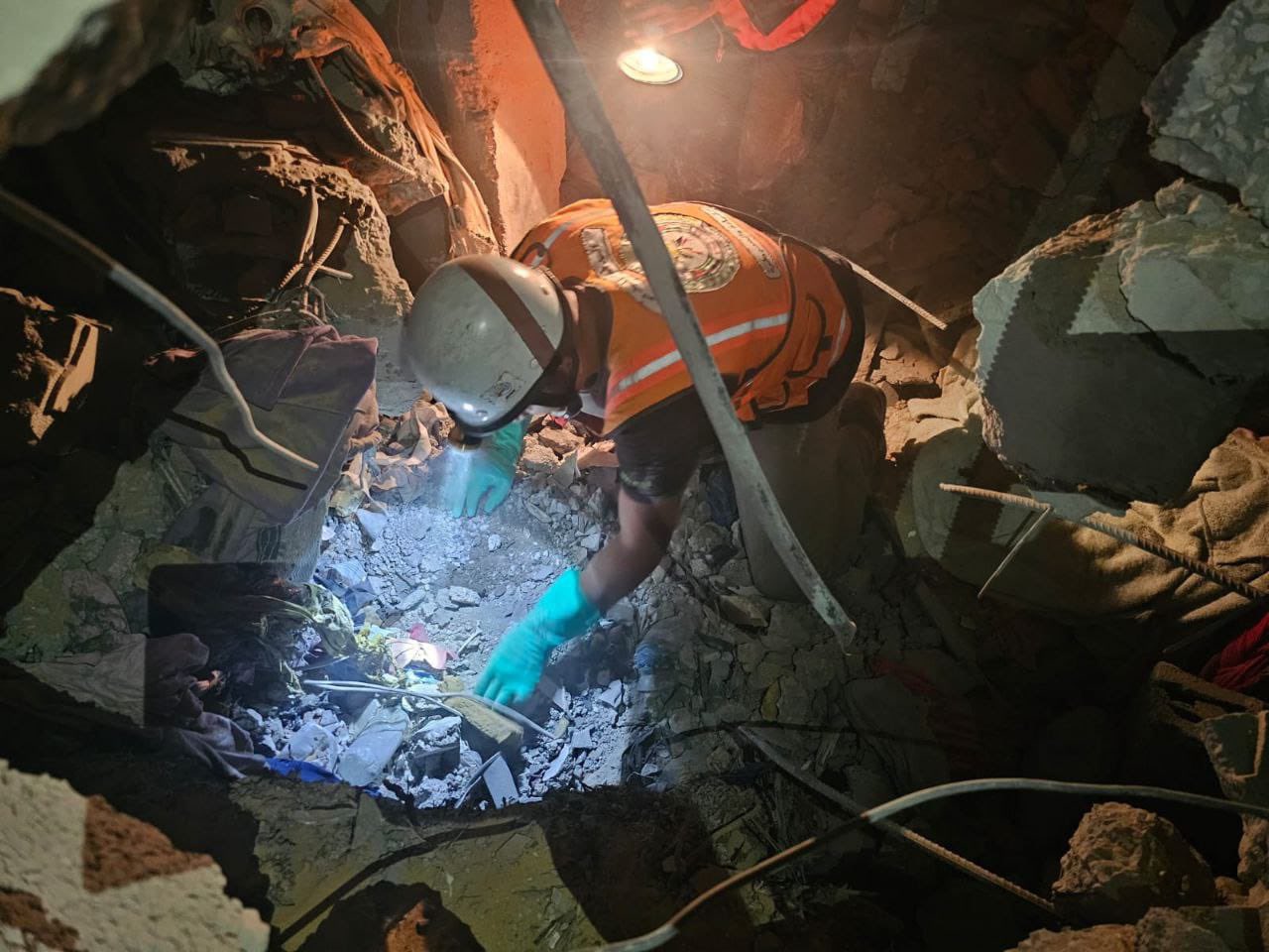 Civil Defense Retrieves Palestinian Remains After Israeli Airstrike Al-Maghazi