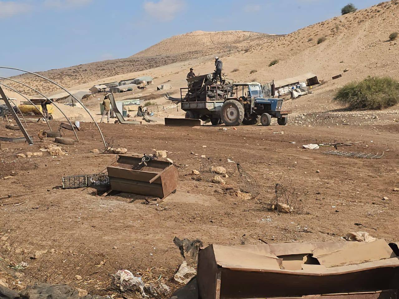 Palestinian families forced from homes in Jordan Valley by Israeli attacks