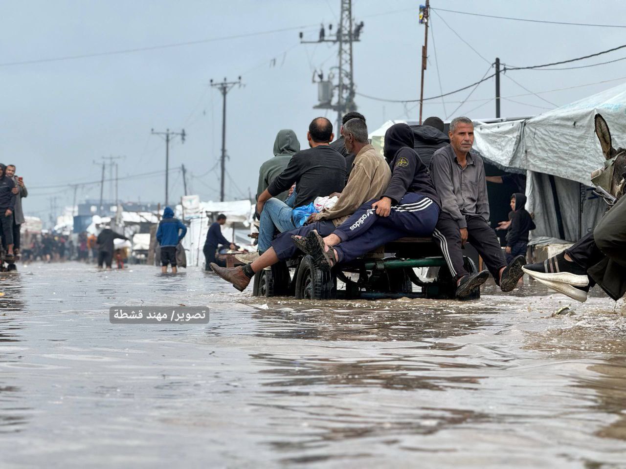Gaza: 125,000 tents completely damaged by rain