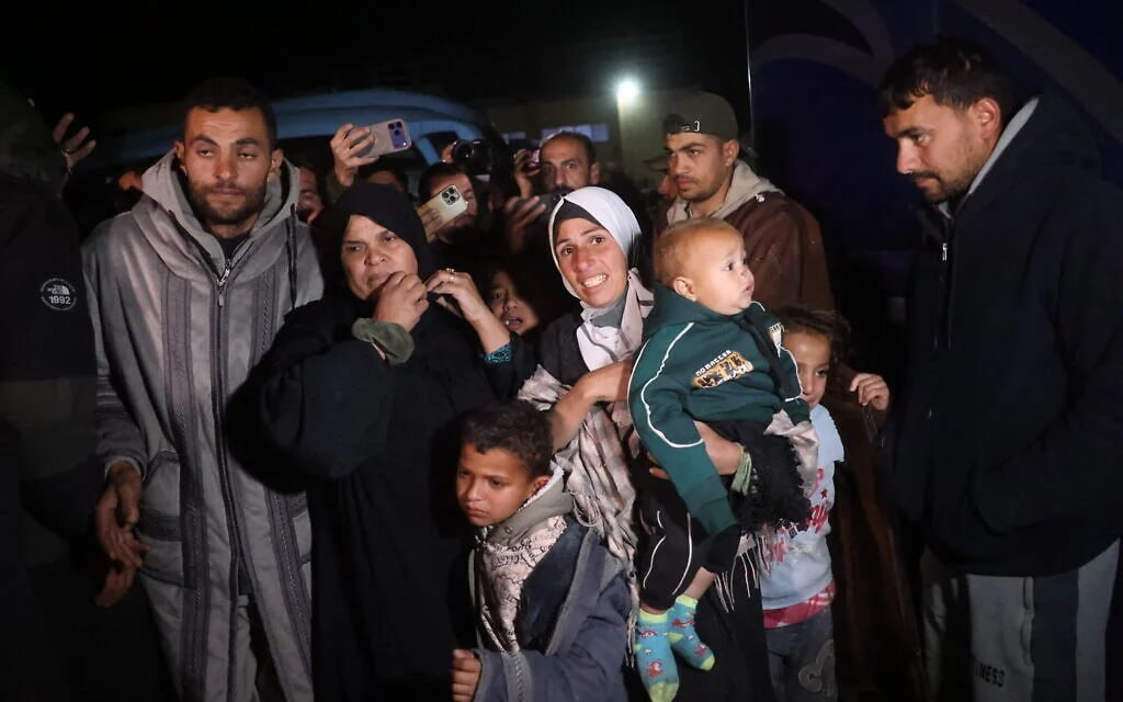 Gaza residents urged to stay despite hardships and displacement risks