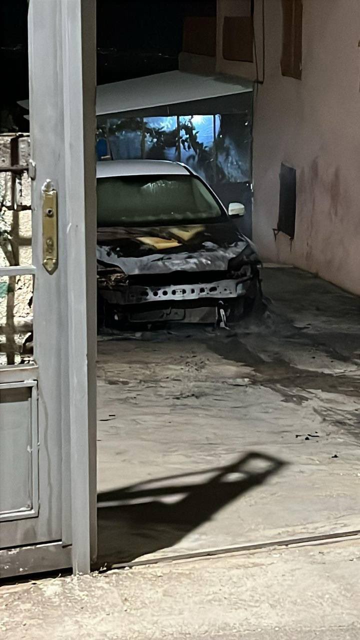 Israeli settlers set fire to Palestinian vehicles in Ramun
