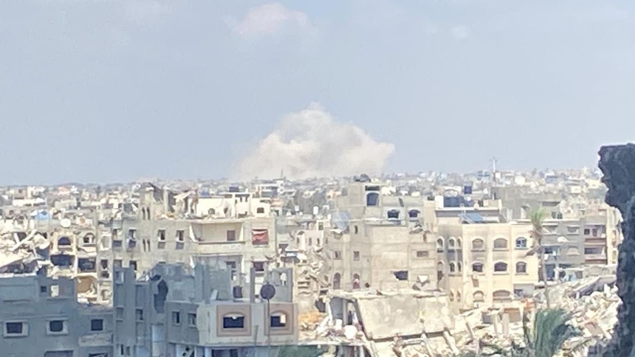 Israeli Forces Demolish Residential Buildings Near Qararah, Khan Younis