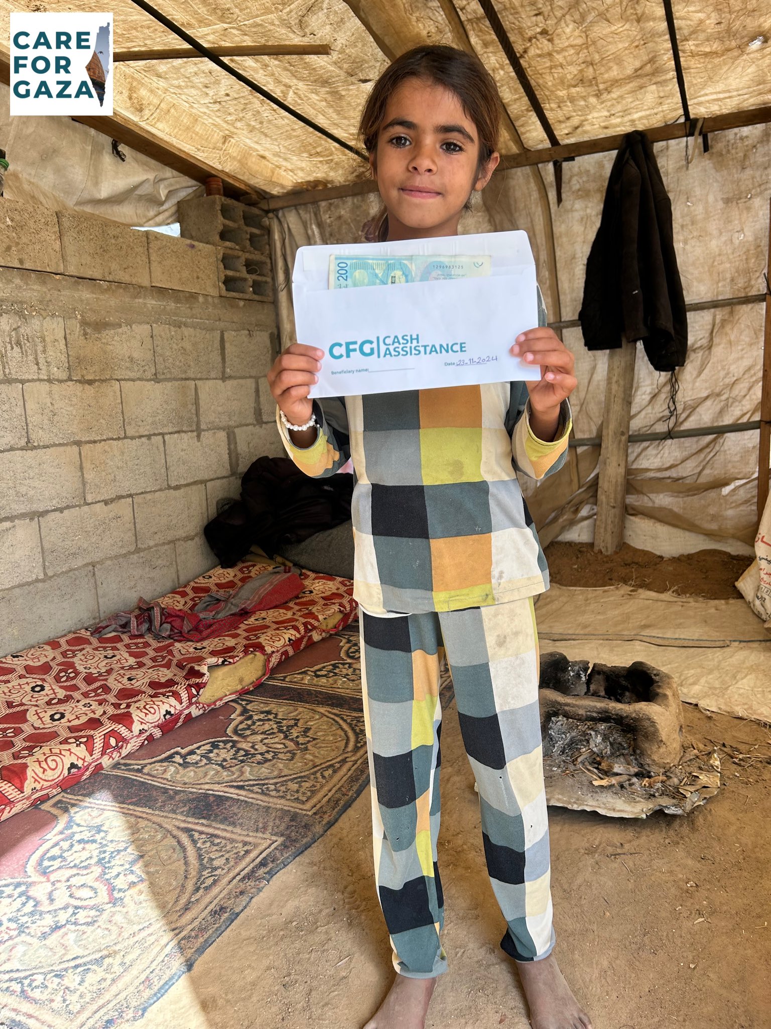 Cash Delivered to Displaced Families in Central Gaza