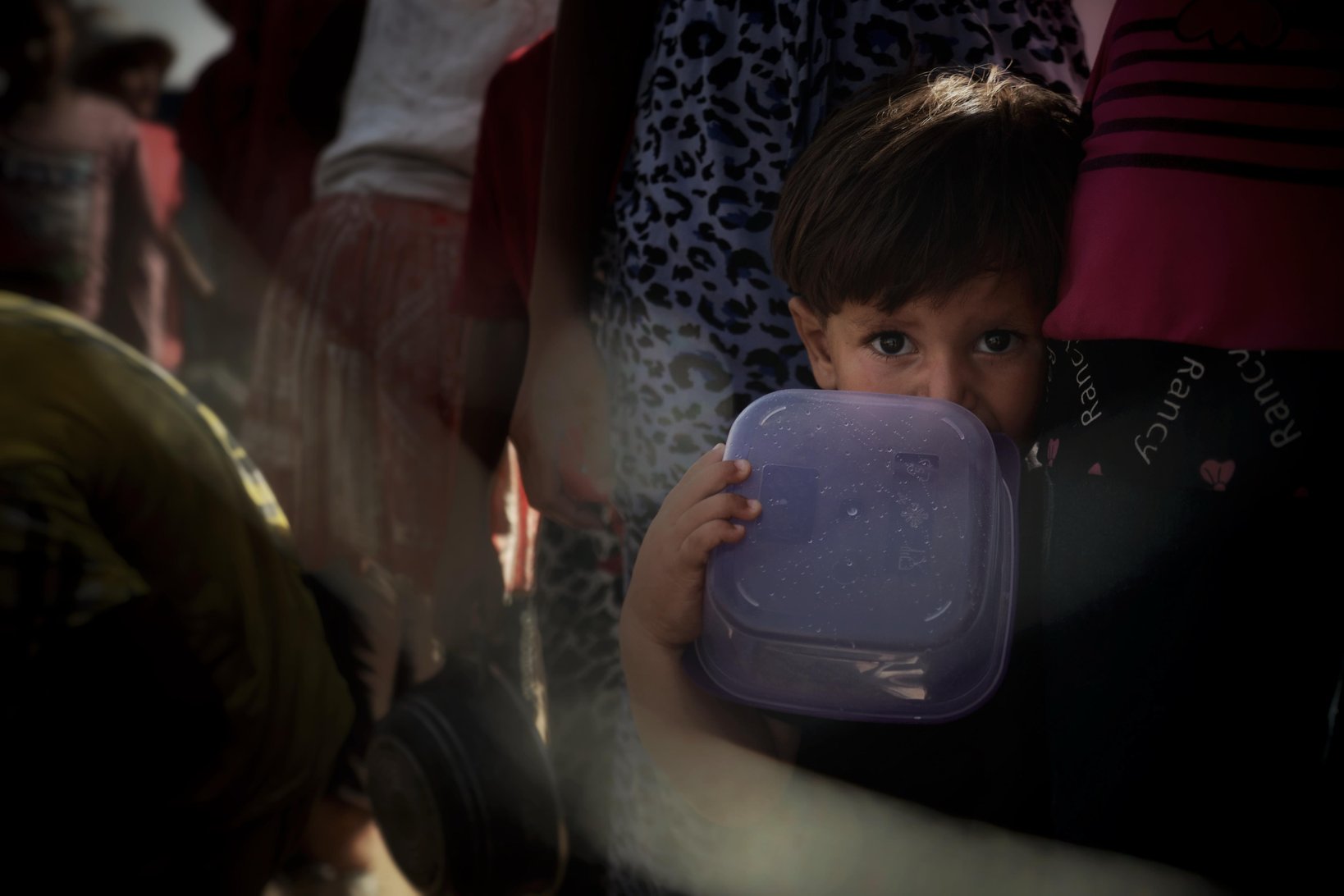 Child’s Silent Plea for Food in Gaza Humanitarian Crisis
