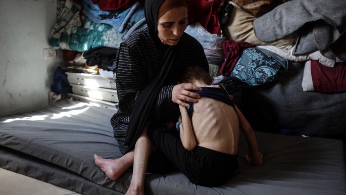 Gaza humanitarian crisis: children and elderly suffering from hunger