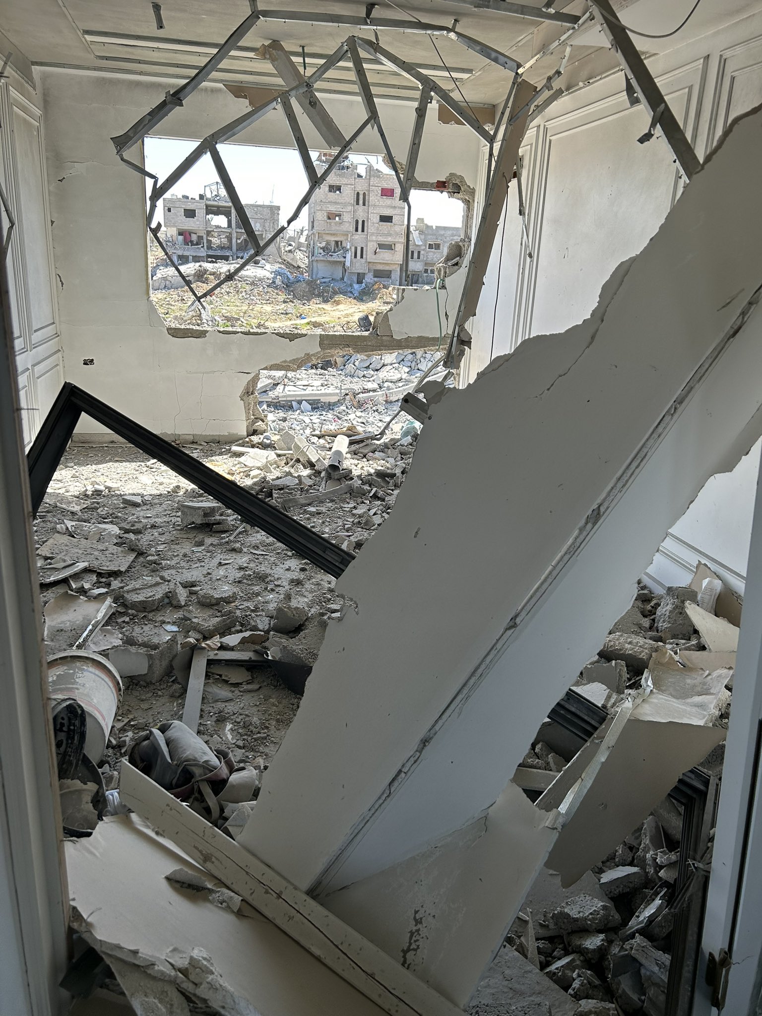 Israelis angry over iPhone while destroying homes and farms