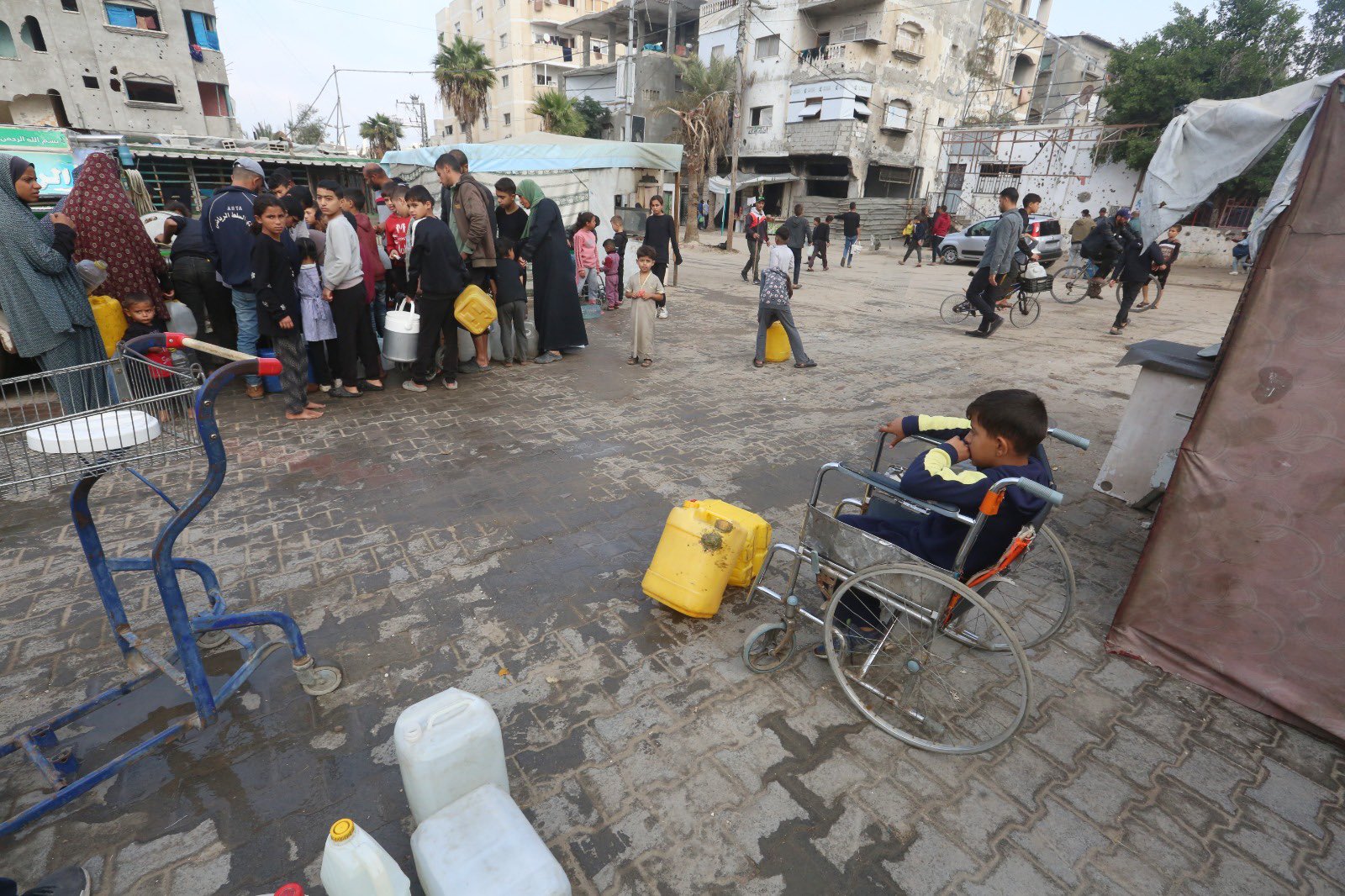 Gaza facing severe shortages of food and water supplies