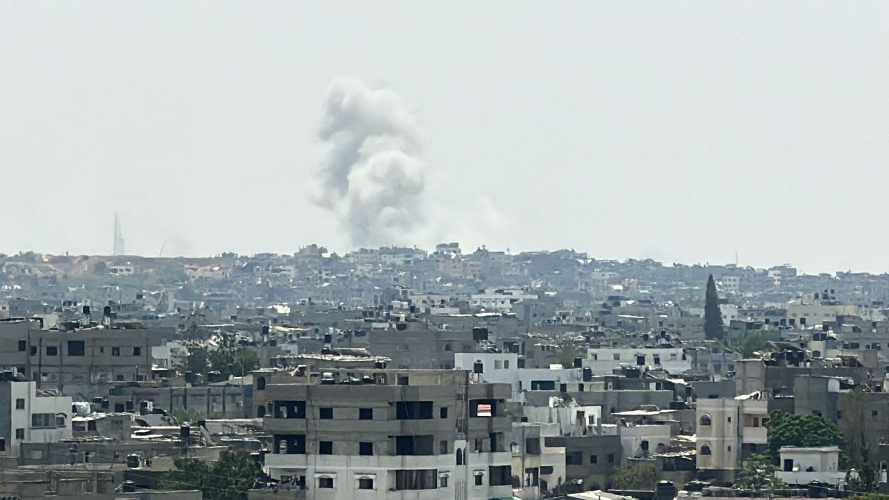 Israeli forces demolish residential block in Al-Tuffah, Gaza City