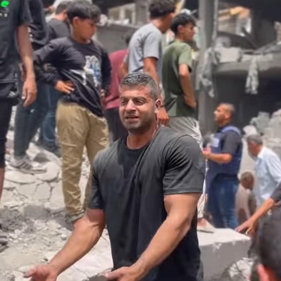 Family fleeing war zone as tanks approach