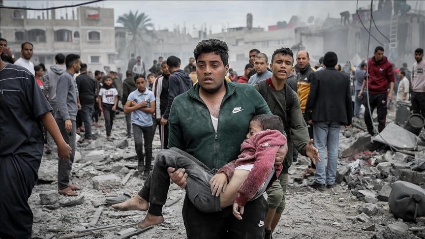 Gaza humanitarian crisis: children deaths from bombing and malnutrition