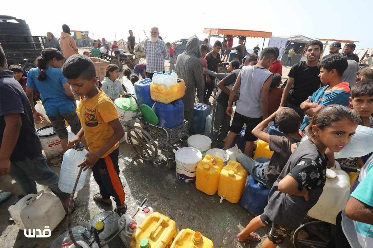 Displaced Persons in Khanyunis Struggle for Daily Water Access