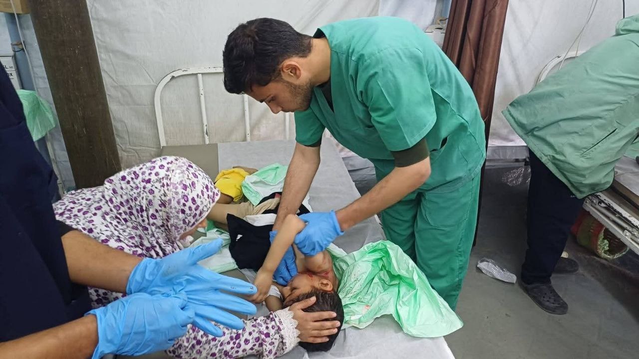 Israeli Naval Fire Injures Palestinians in Khan Younis
