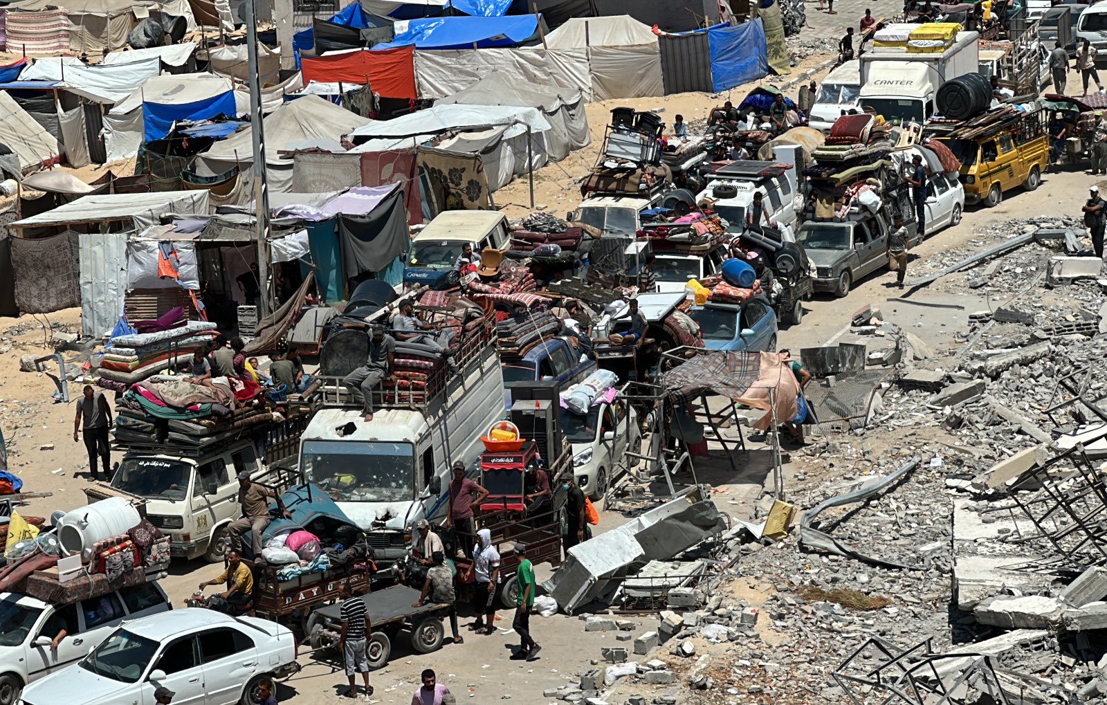 Civilians flee Hamad Housing City amid Israeli bombing