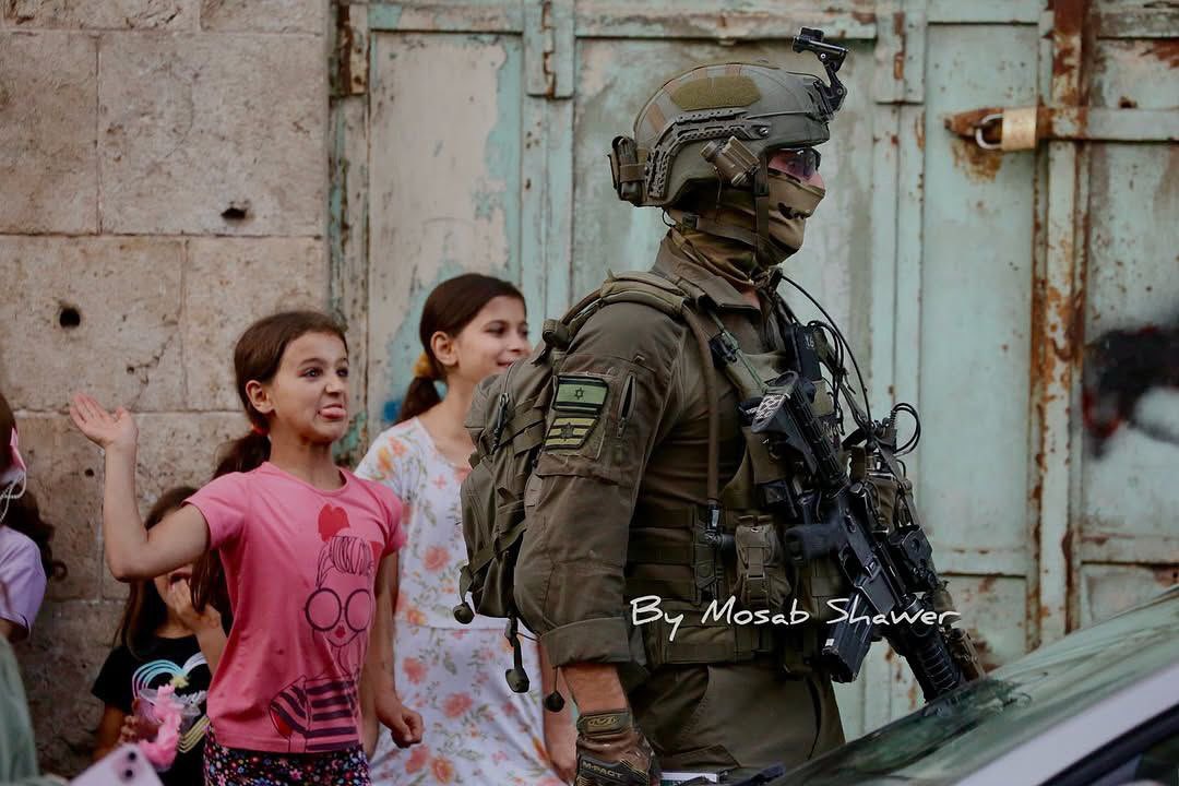 Palestinian girls mock Israeli soldiers during Hebron raid