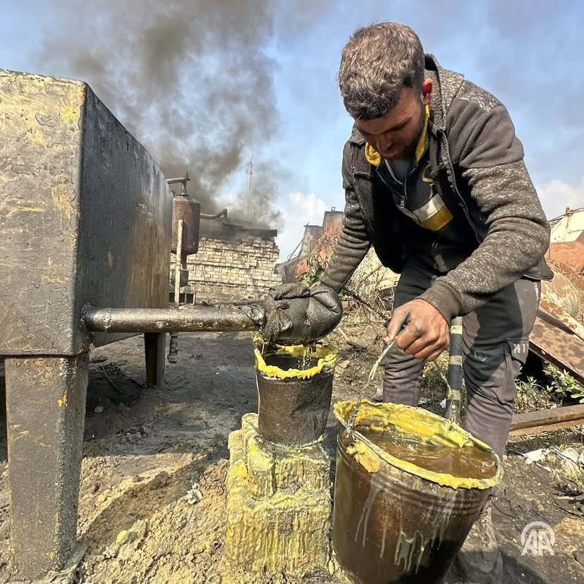 Palestinians burn plastic for fuel amid Gaza crisis