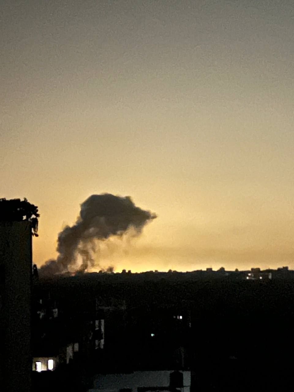 Israeli aircraft target southern Al-Zeitoun neighborhood southeast Gaza City