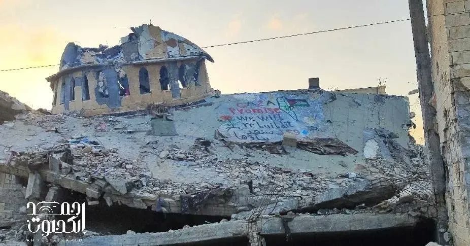 Palestinians Display Resilience Among Mosque Rubble in Gaza