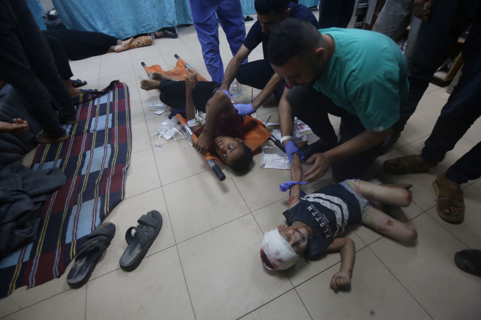 Israeli bombing in Deir al Balah kills one, wounds children