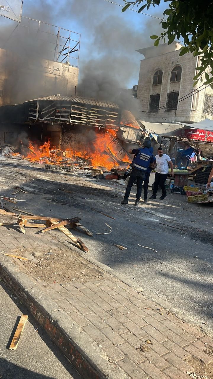 Israeli forces set Jenin vegetable market ablaze