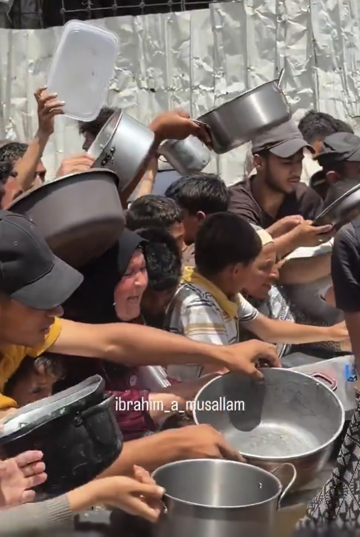 Rafah and Gaza crossings closed; urgent aid needed