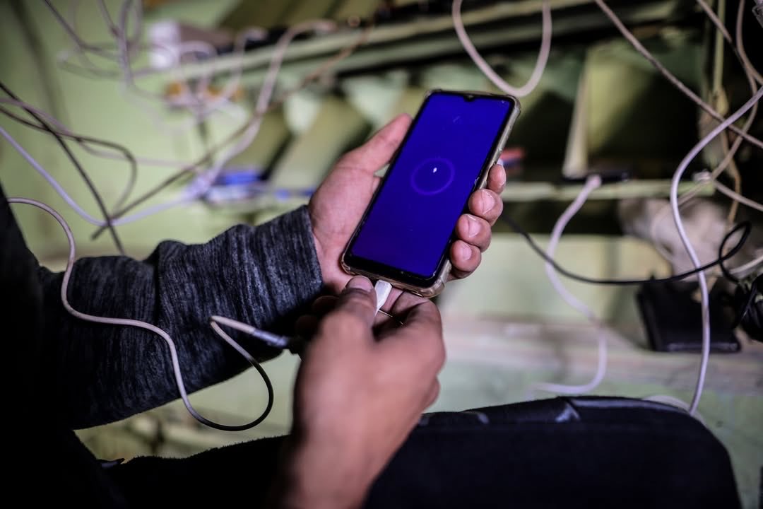 Phone Charging Services: Survival in Gaza’s Humanitarian Crisis