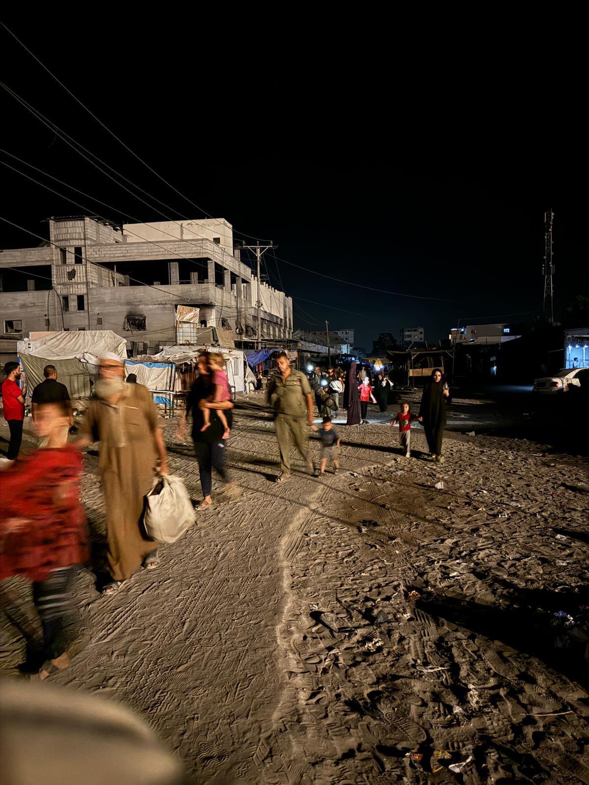 Families Displaced at Night from Beni Suhila and Abu Hamid Areas