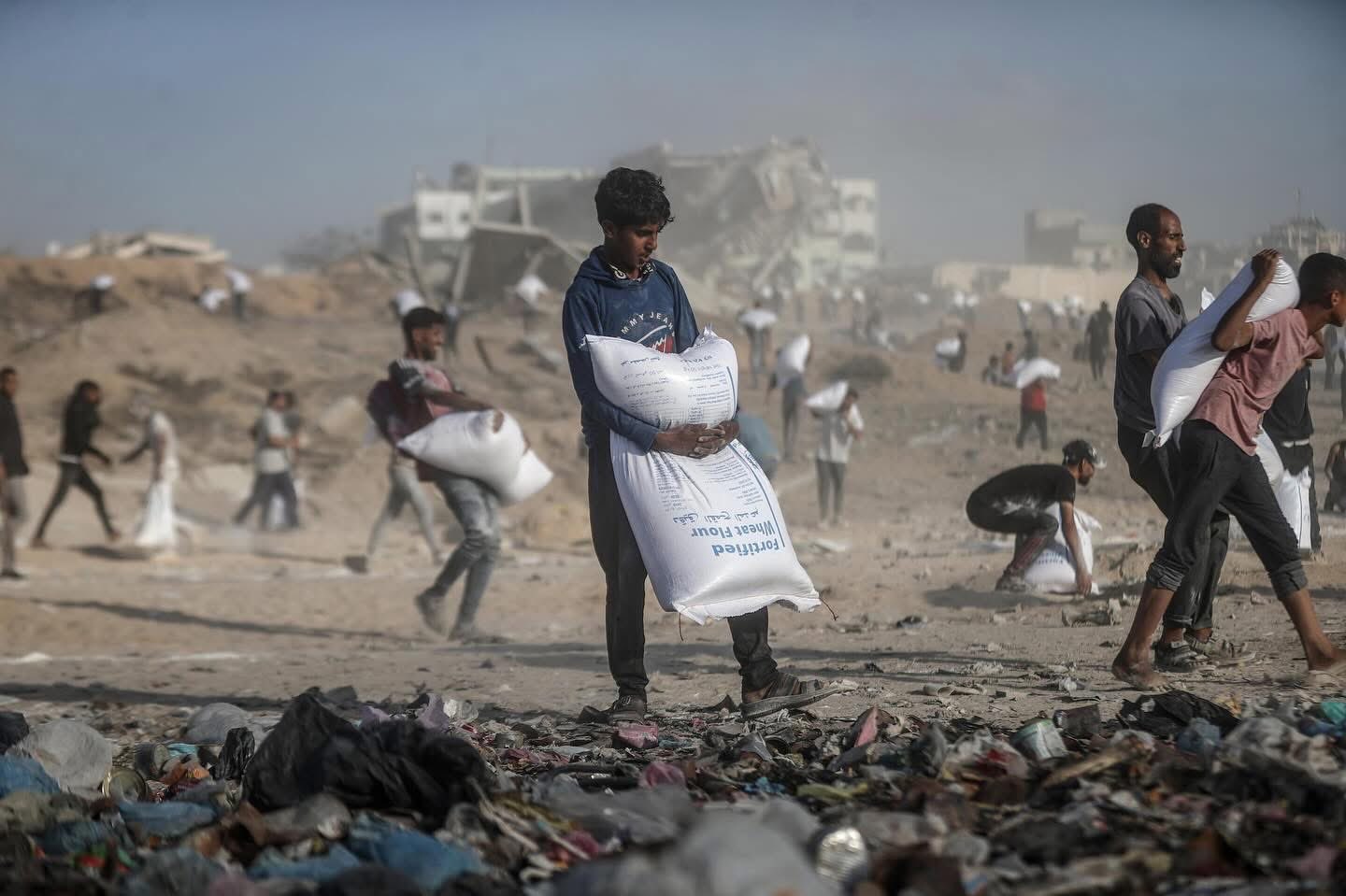 Palestinians Escort UN Aid Trucks Under Fire in Northern Gaza