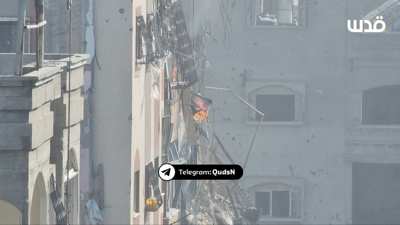 Israeli forces torching Palestinian homes near Gaza hospital