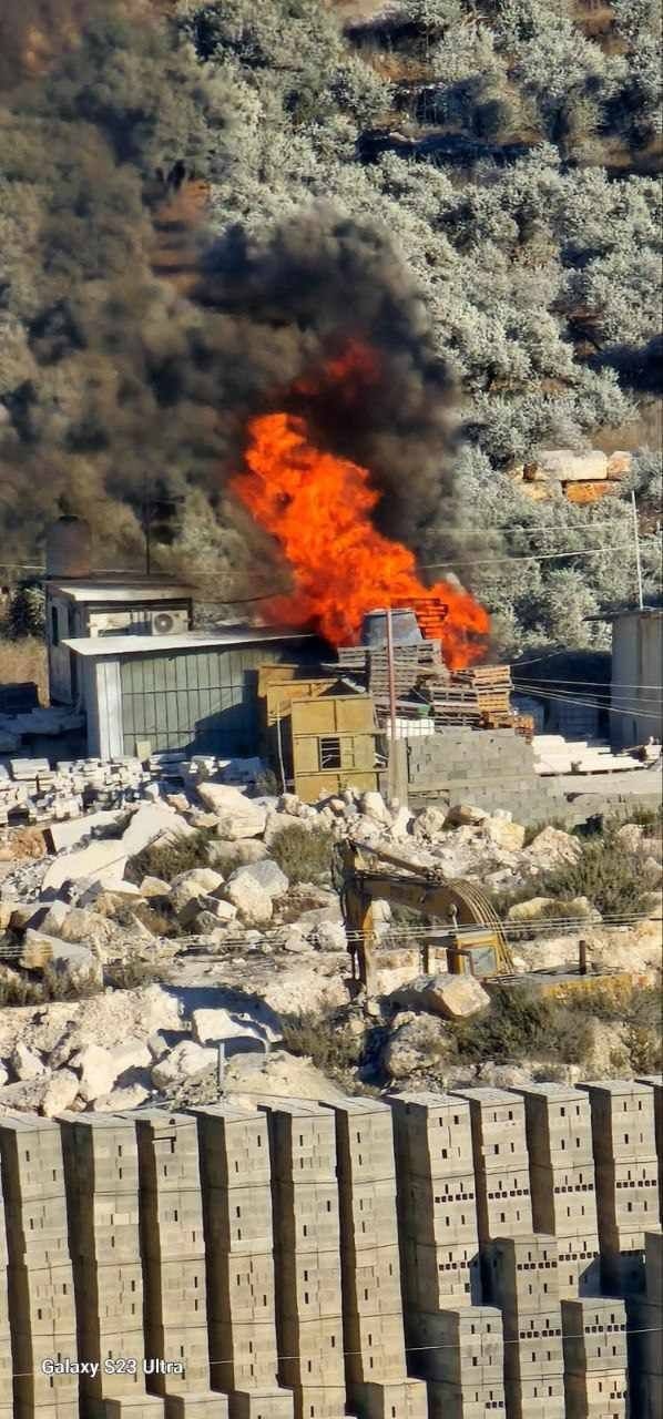 Israeli Settlers Attack Beita Industrial Zone, Burn Palestinian Properties