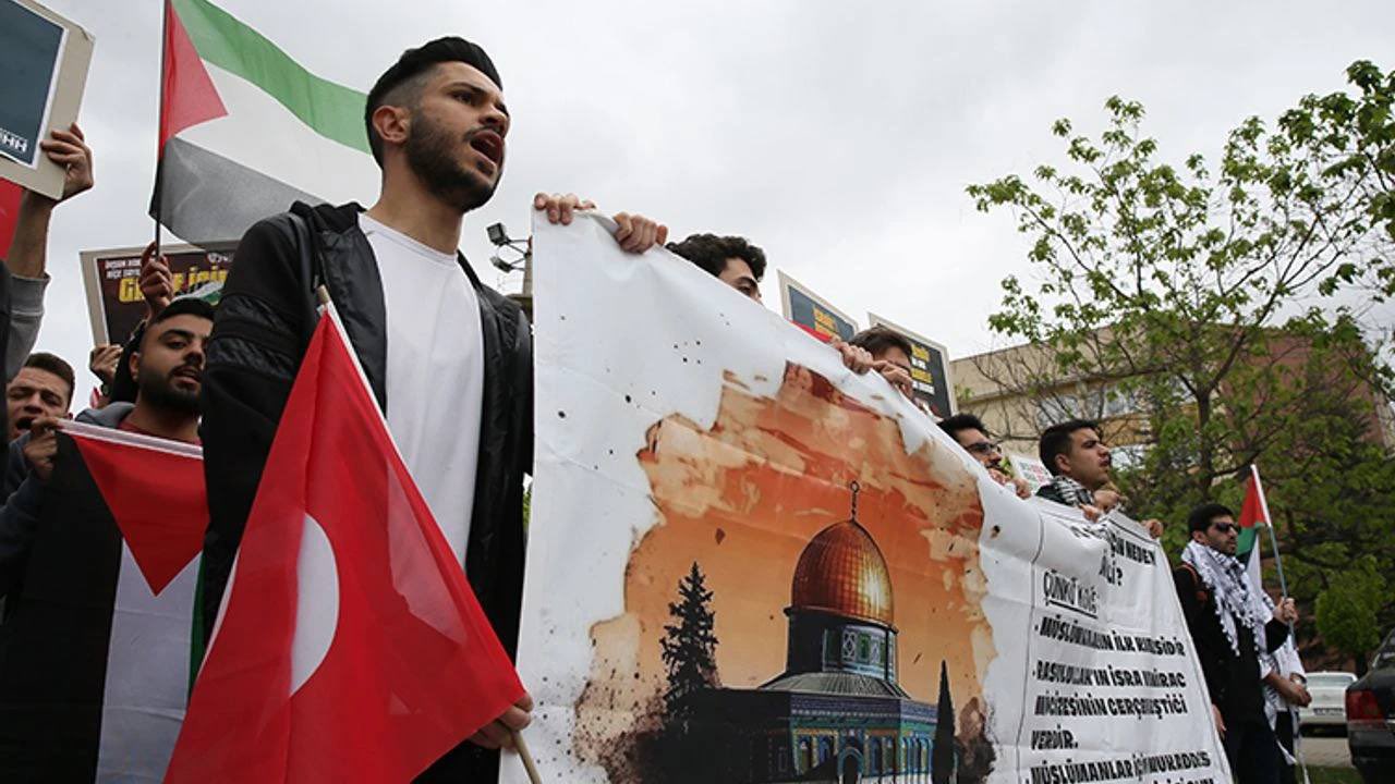 Turkish Students Protest Gaza; Turkey Halts Israel Trade