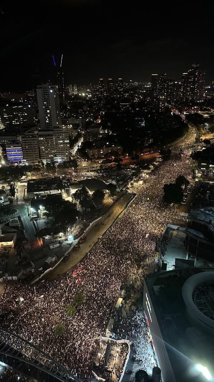 Israeli settlers demonstrate in Tel Aviv demanding prisoner exchange deal